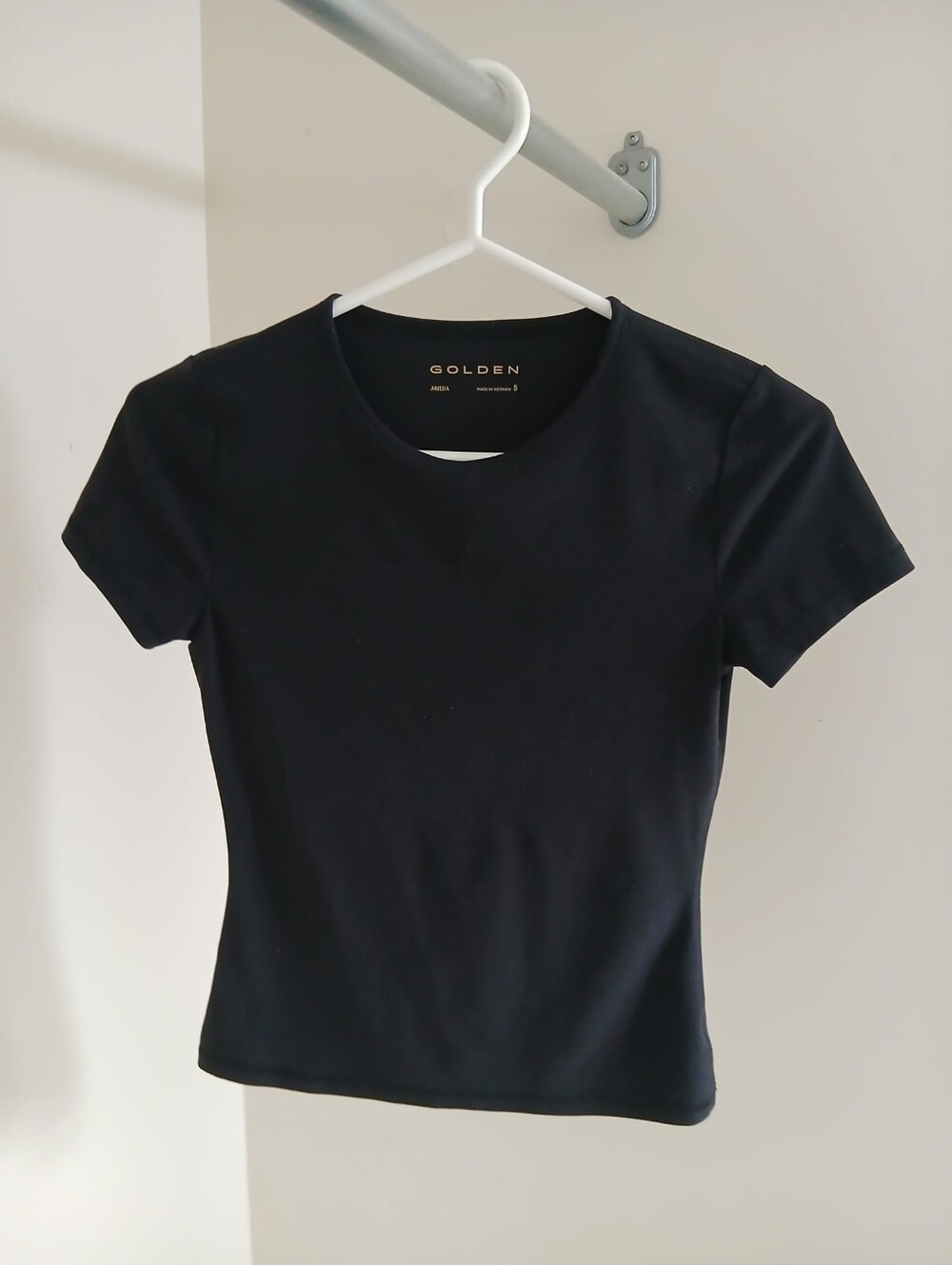 Aritzia Golden Butter Essential Contour Tshirt